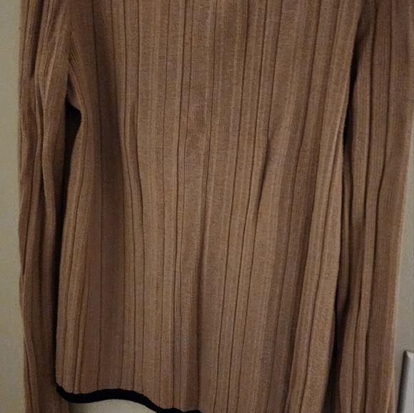 Sweater - Picture 4 of 4